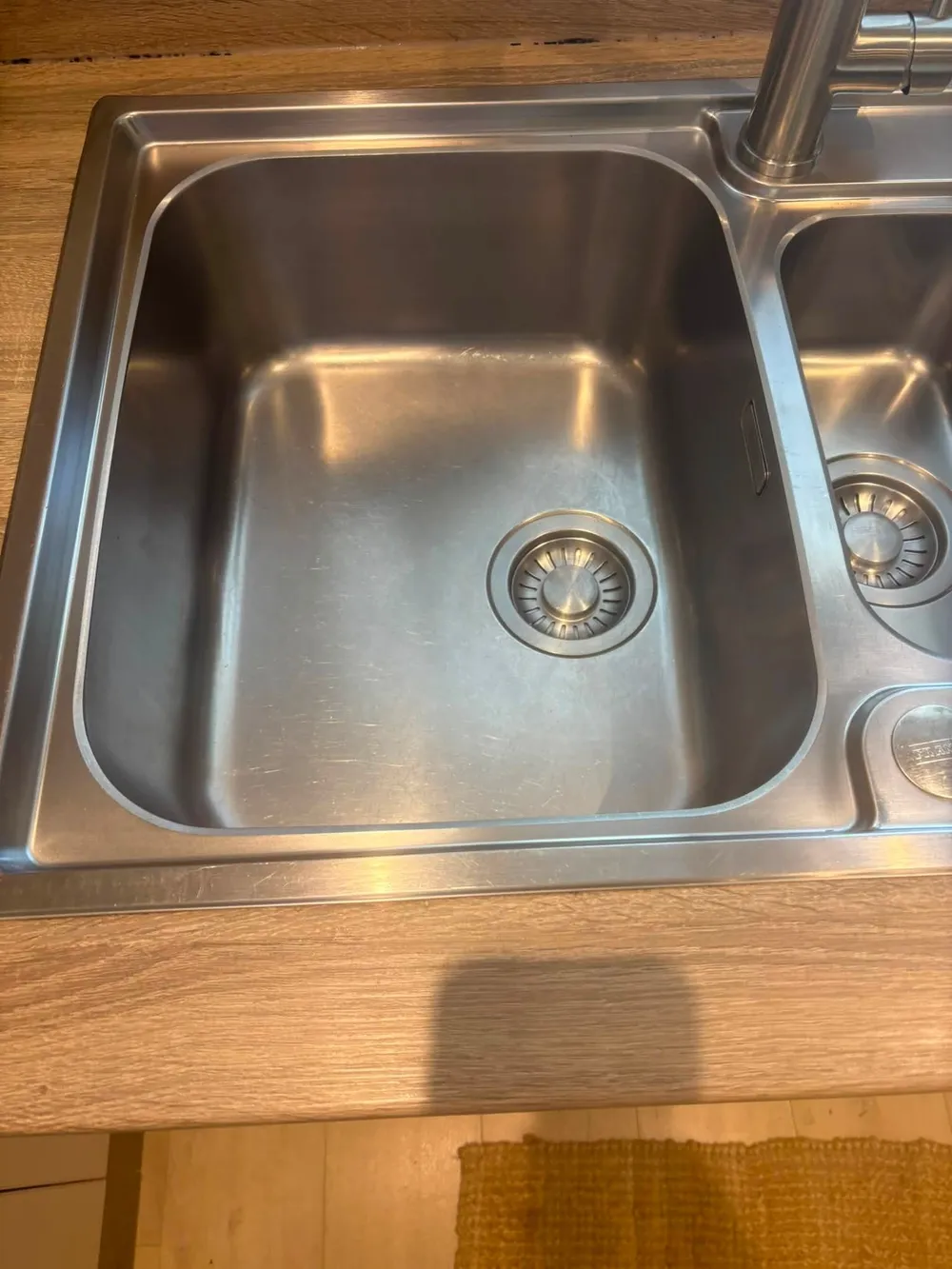 Same kitchen sink after cleaning, clear and polished